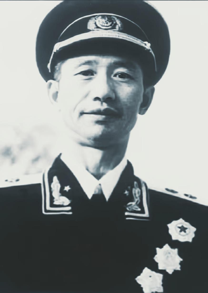 1941年，八路军炊事员去河边挑水做饭，偶然发现许多奇怪的脚印，就跑去跟周希汉汇