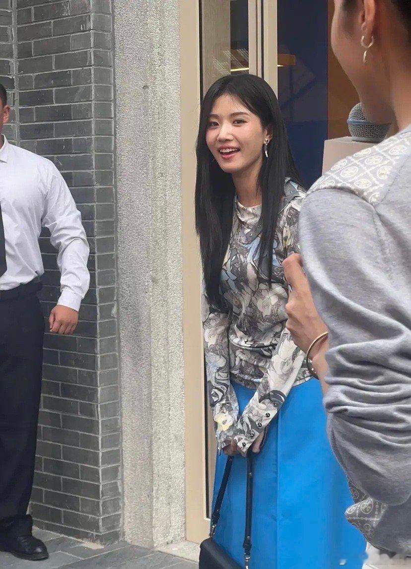 卢昱晓的脸还是美的，体态继续加油 ​​​