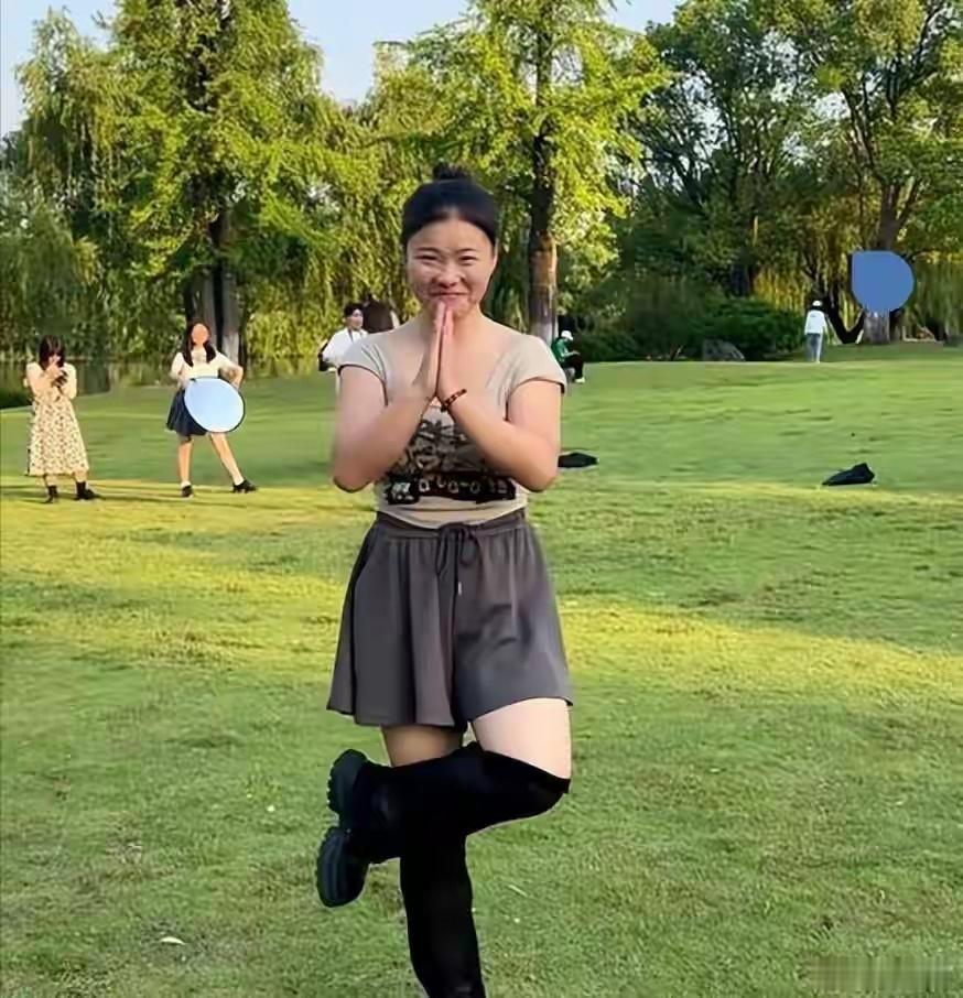 17岁奥运夺金，18岁巅峰退役，那个在东京奥运会“袋鼠摇手”的女孩，如今从浙大毕