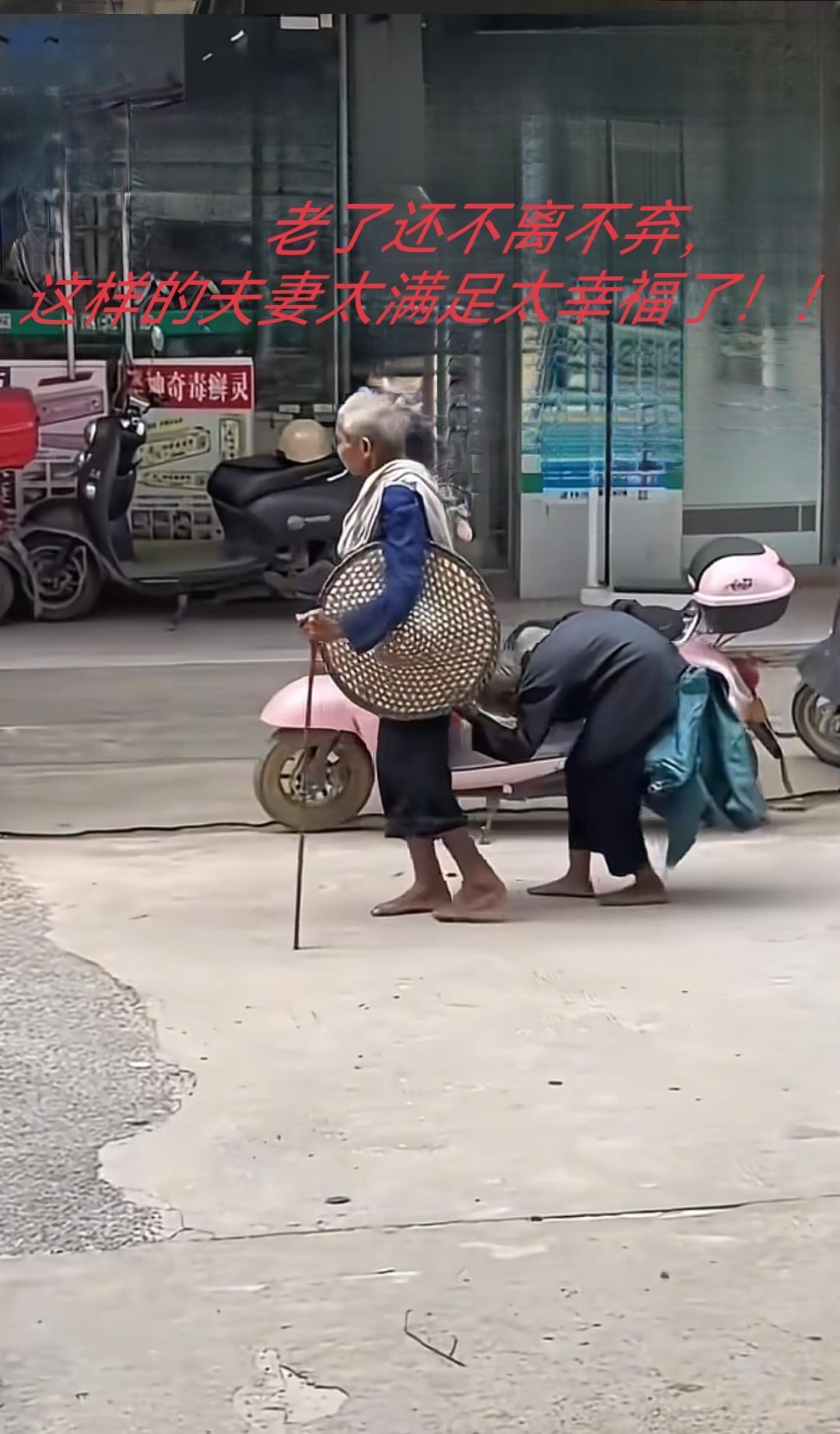 什么是夫妻幸福？
什么是夫妻幸福？当你老了，不管你变成什么样子，不管是贫穷富贵你