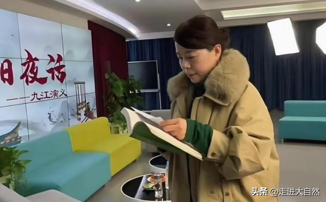 这帮主播真让人搞不懂，平常天天直播，也不见他们聊二八事件，也不提老杜，净批那个帮