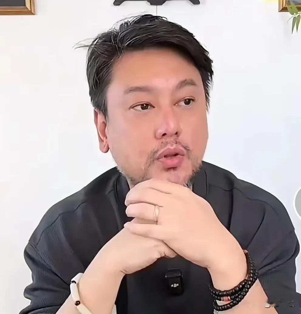 朱孝天这波操作是真的绝！
另外三个加起来也没他一个人话题度高。

五月天阿信忙前