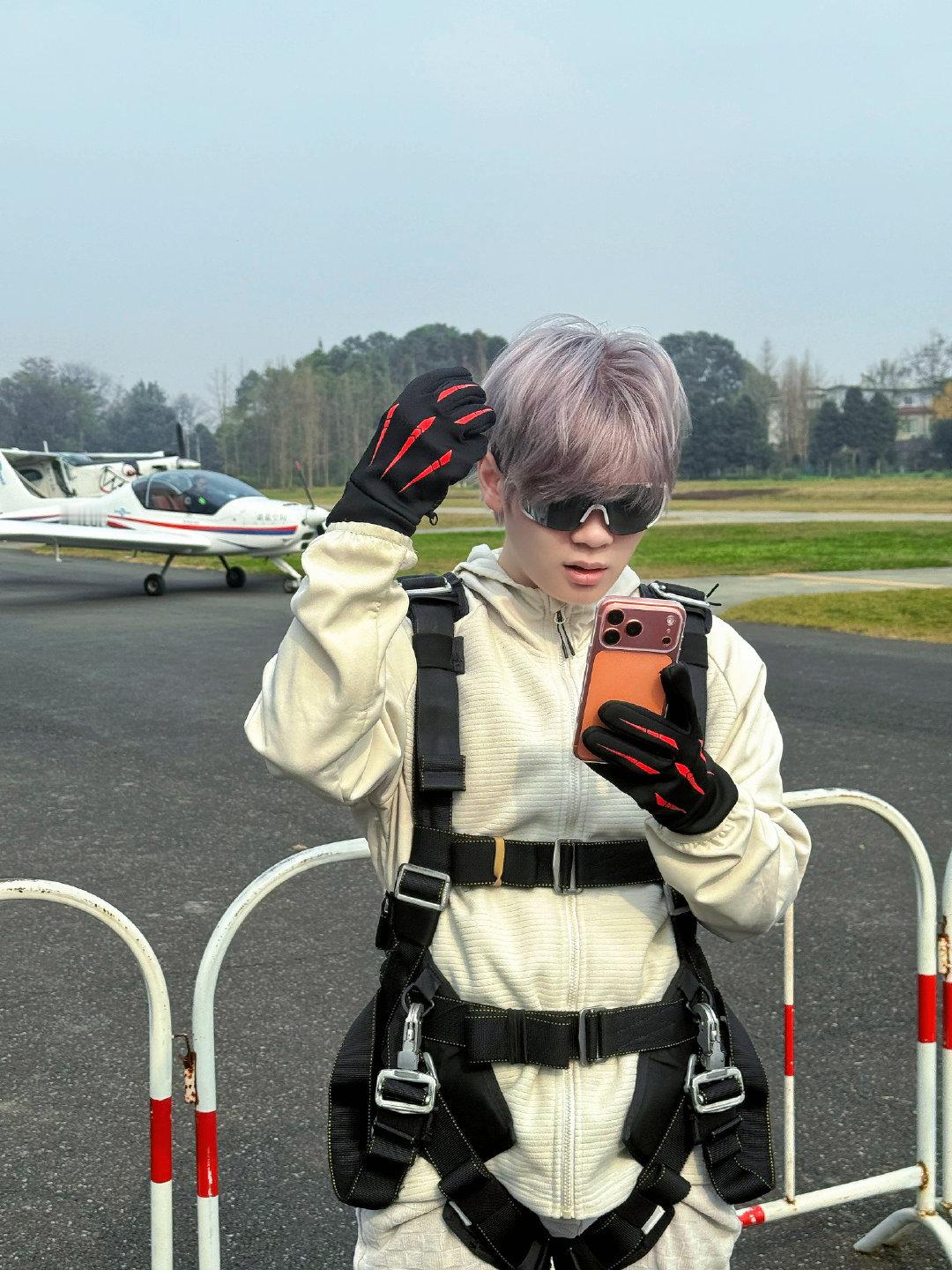 诚c高空跳伞挑战 跳伞前 vs 跳伞中 vs 跳伞后和平精英职业联赛