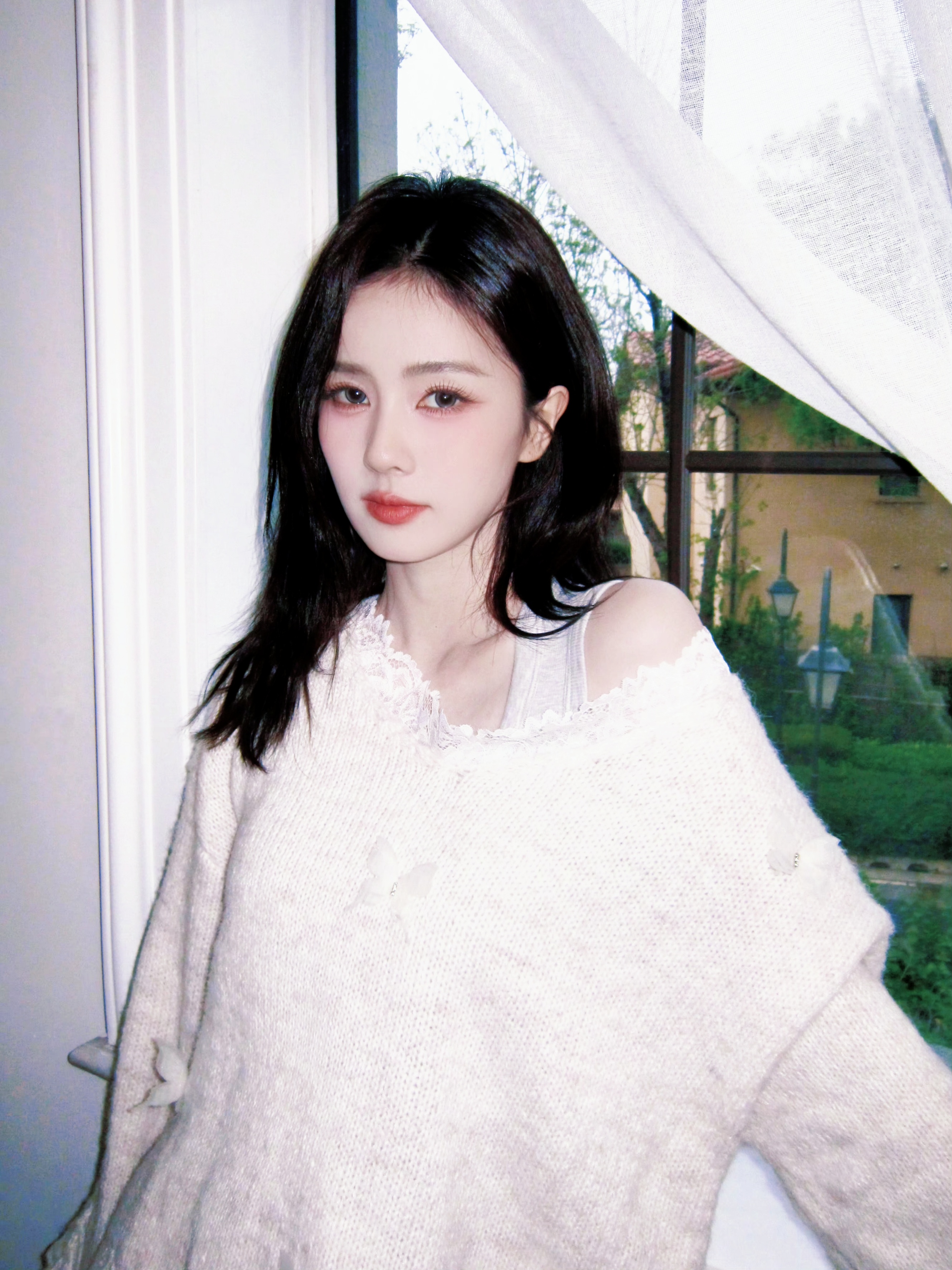 白鹿蕾丝露肩 🦌的不定时掉落日常我脱口而出就是牛奶皮肤白梦妍！实在美腻！ 