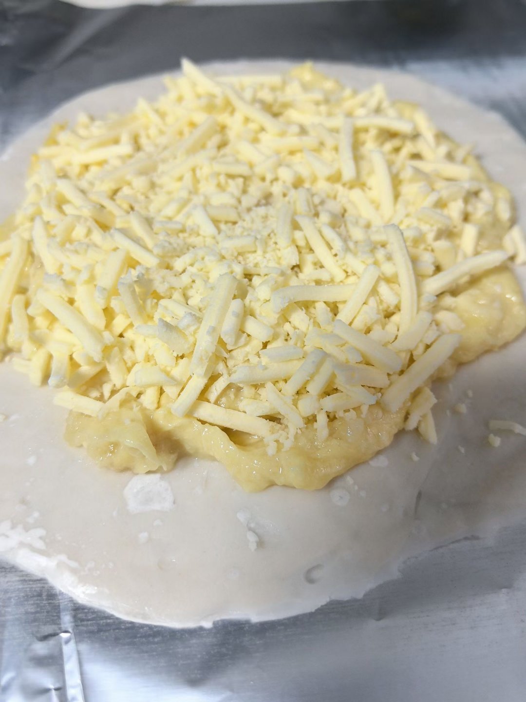 尝试做了一下芝士榴莲饼，外观一般，味道不错