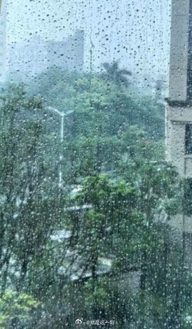 𝒅𝒂𝒊𝒍𝒚 𝒍𝒊𝒇𝒆🌧 大雨阻挡了上班的路，那就睡个回笼觉！