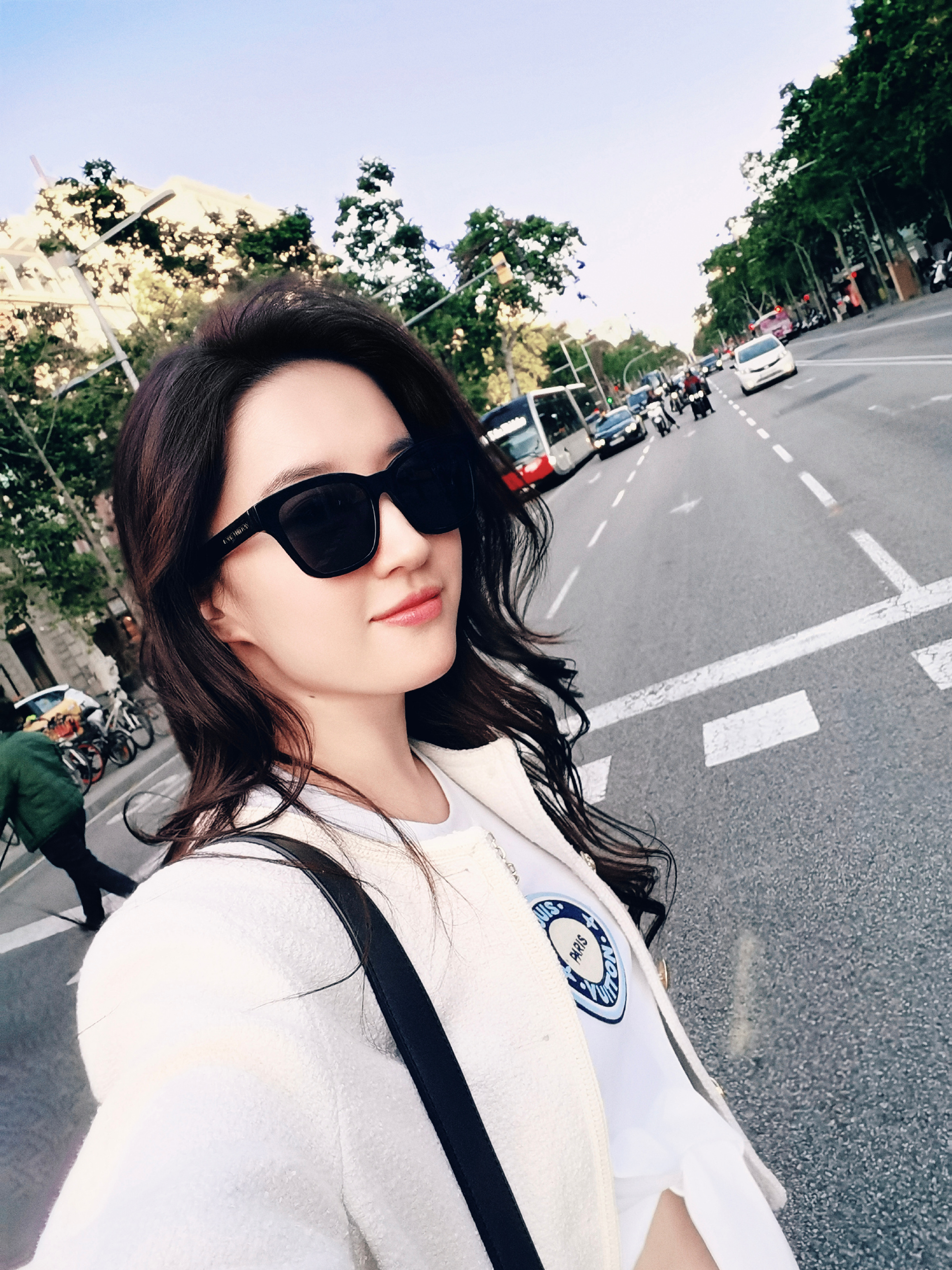刘亦菲和助理吃火锅路透好想老婆啊刘亦菲