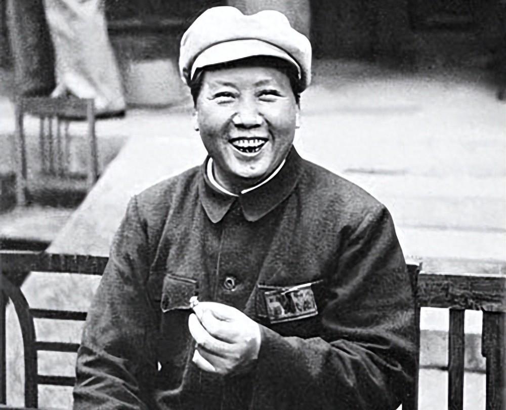 老班长大胆砸了中央监狱，毛主席称赞这一举动，认为砸出了某些人的官僚主义问题！
1