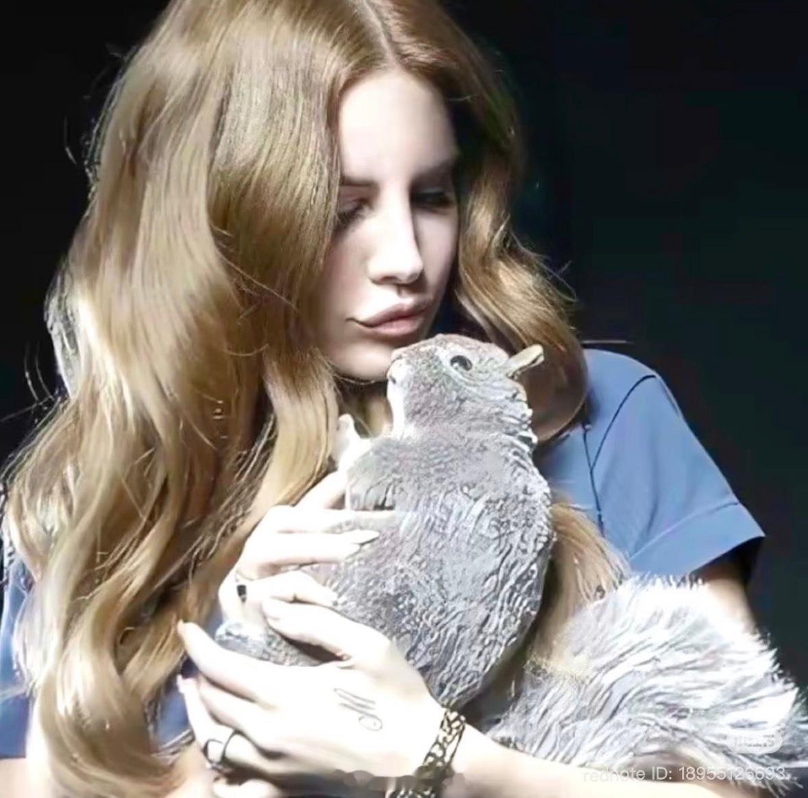 LanaDelRey·是妈妈是妻子是女儿是萌物是姐姐 