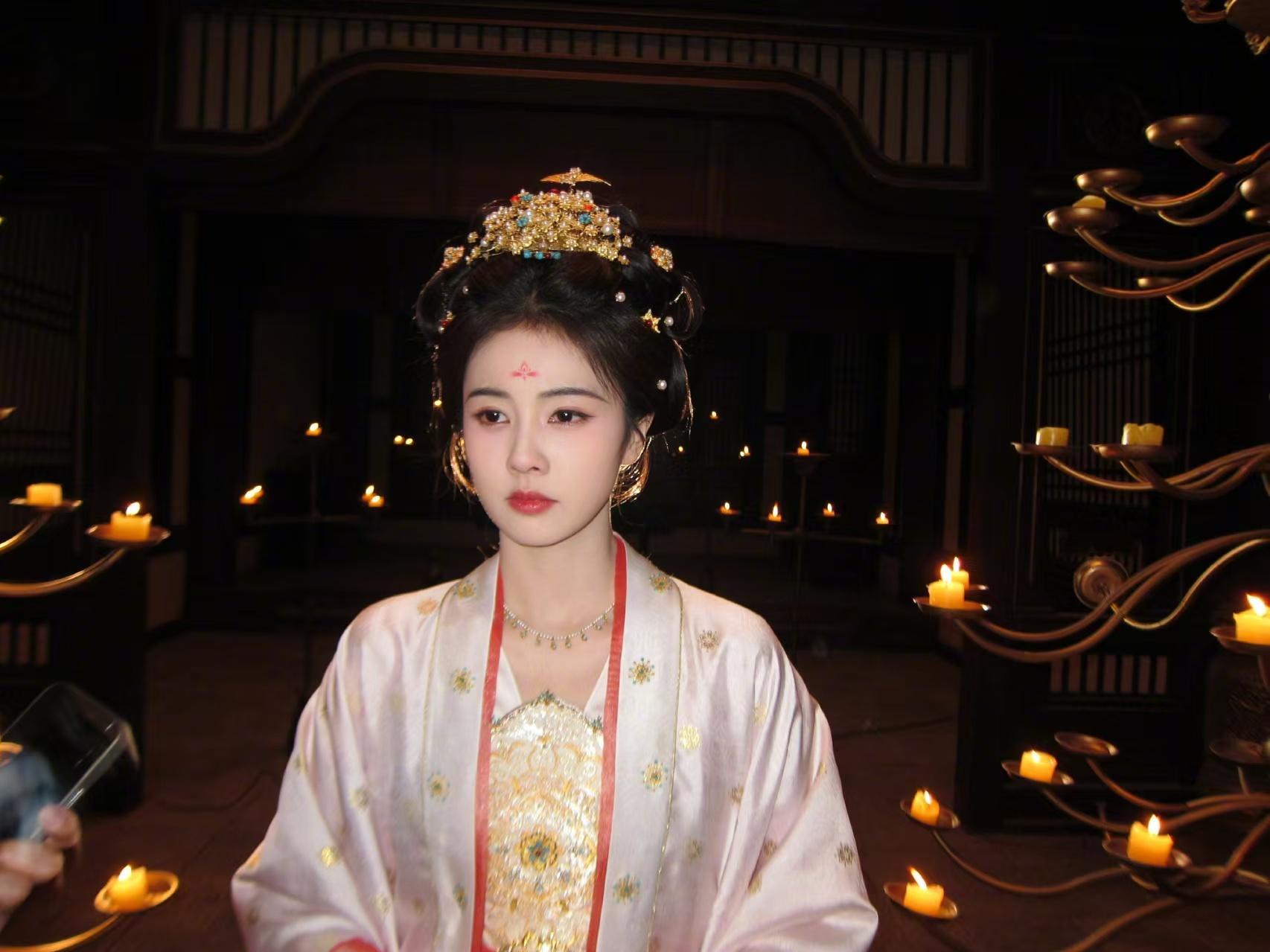 白鹿李佩仪做局坐进了局子 白鹿演的李佩仪智商全程在线，看似被陷害入狱束手无策，实