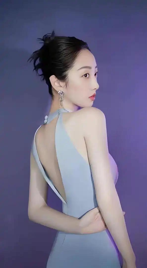 蒋梦婕绝对算一个。 当年那个《红楼梦》里我见犹怜的林妹妹，如今36岁，不仅没被时