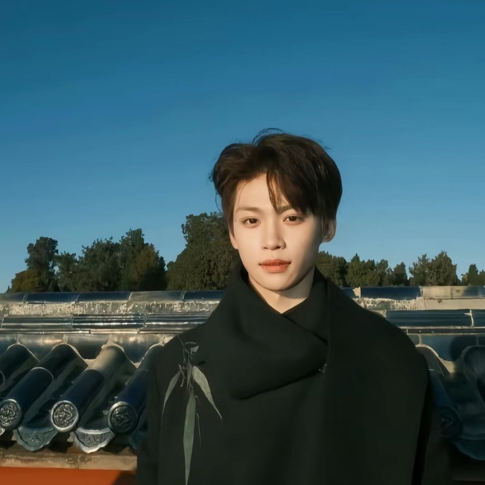 刚刚头像换成梓渝了谁不想换成梓渝宝宝的照片啊！！！梓渝怎么这么萌啊，萌中带着帅，