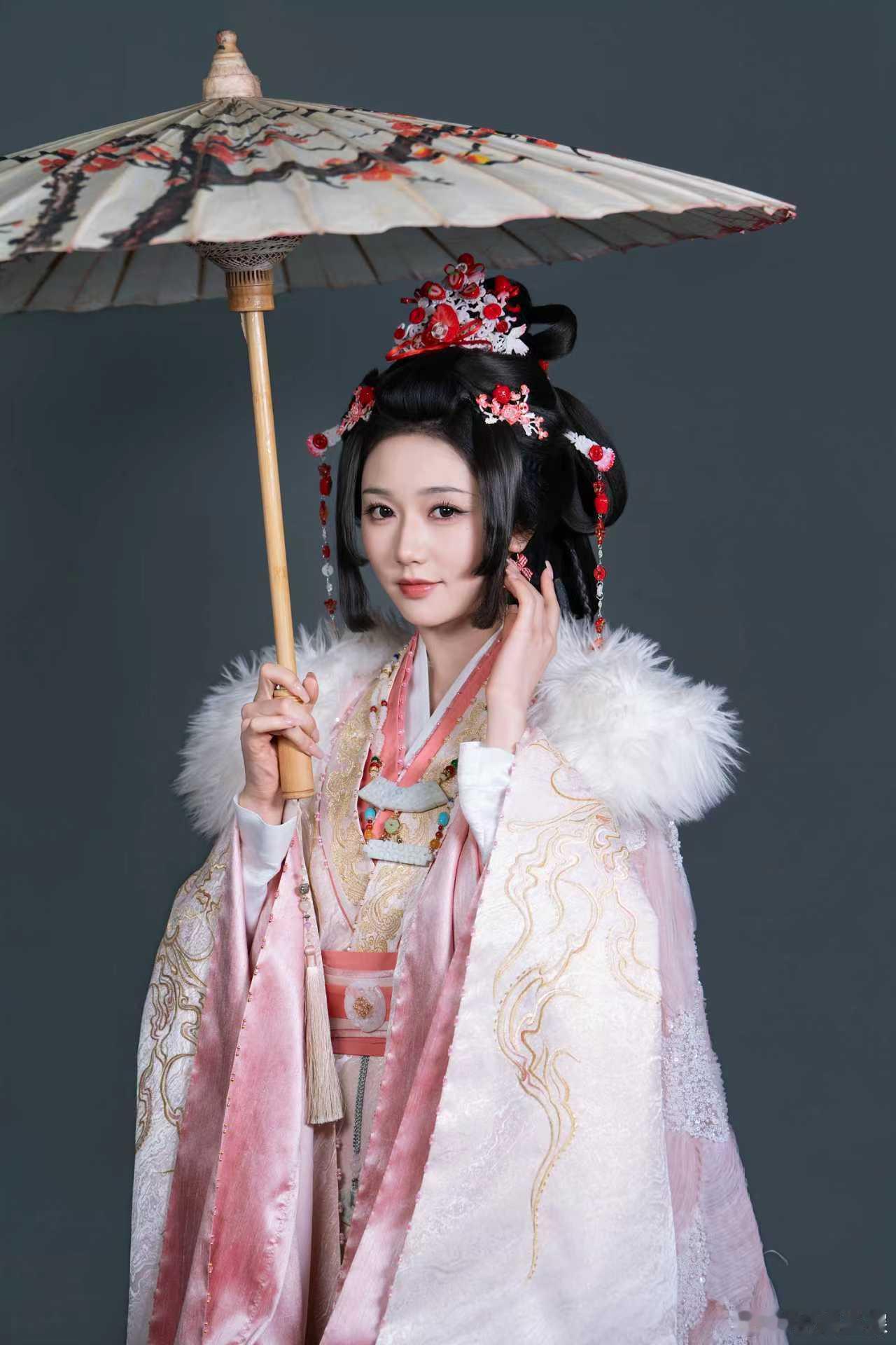 岳雨婷鞠婧祎都演苏绿夏岳雨婷短剧版苏绿夏主打快节奏打脸，长剧版主打多副本深度共情