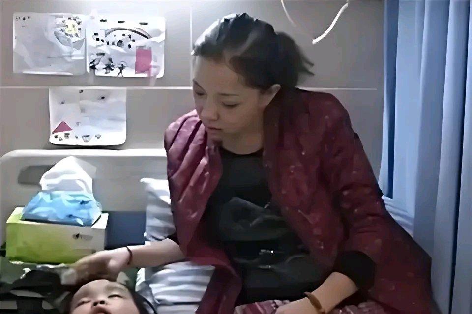 看到7岁儿子捐肾救尿毒症妈妈，手术成功后母亲那一句“孩子你安心走”，真的太戳人泪