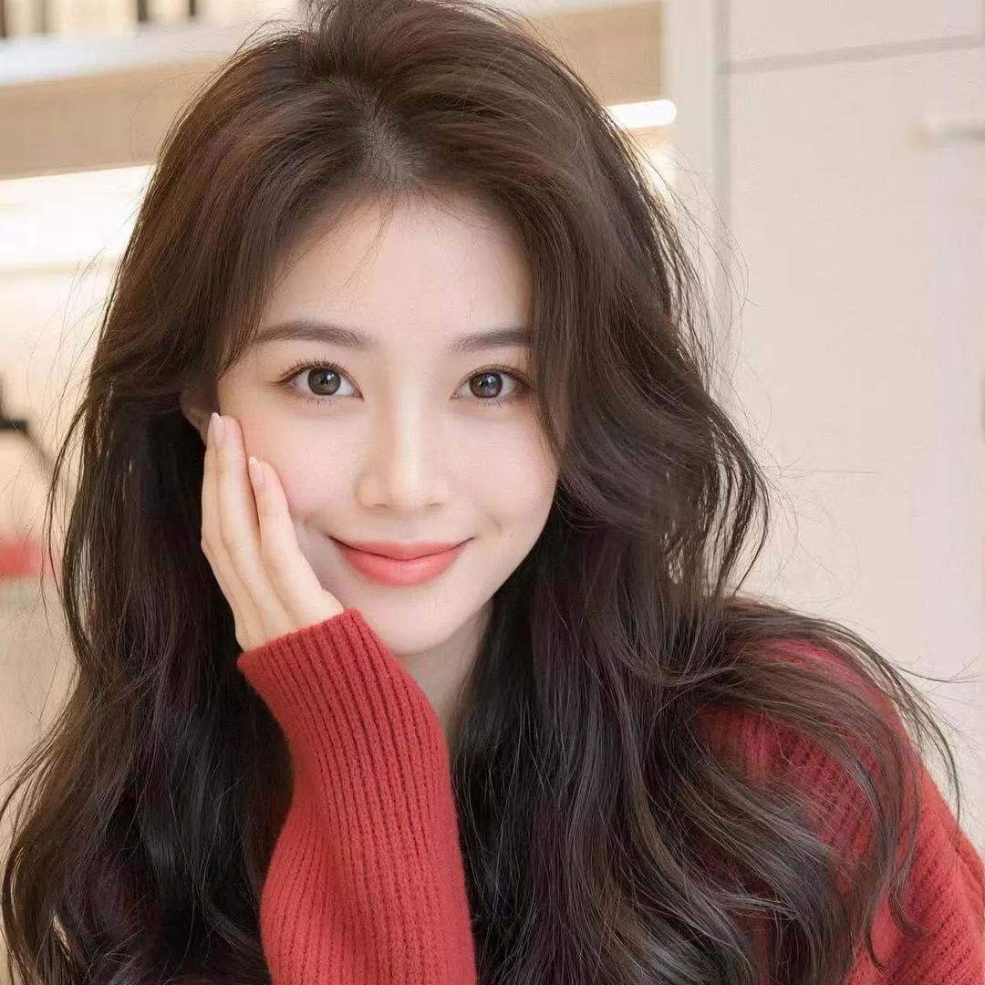 元气满满少女，温柔微笑，暖色系毛衣，自然光下更显甜美！温柔毛衣少女 淡淡的粉色毛