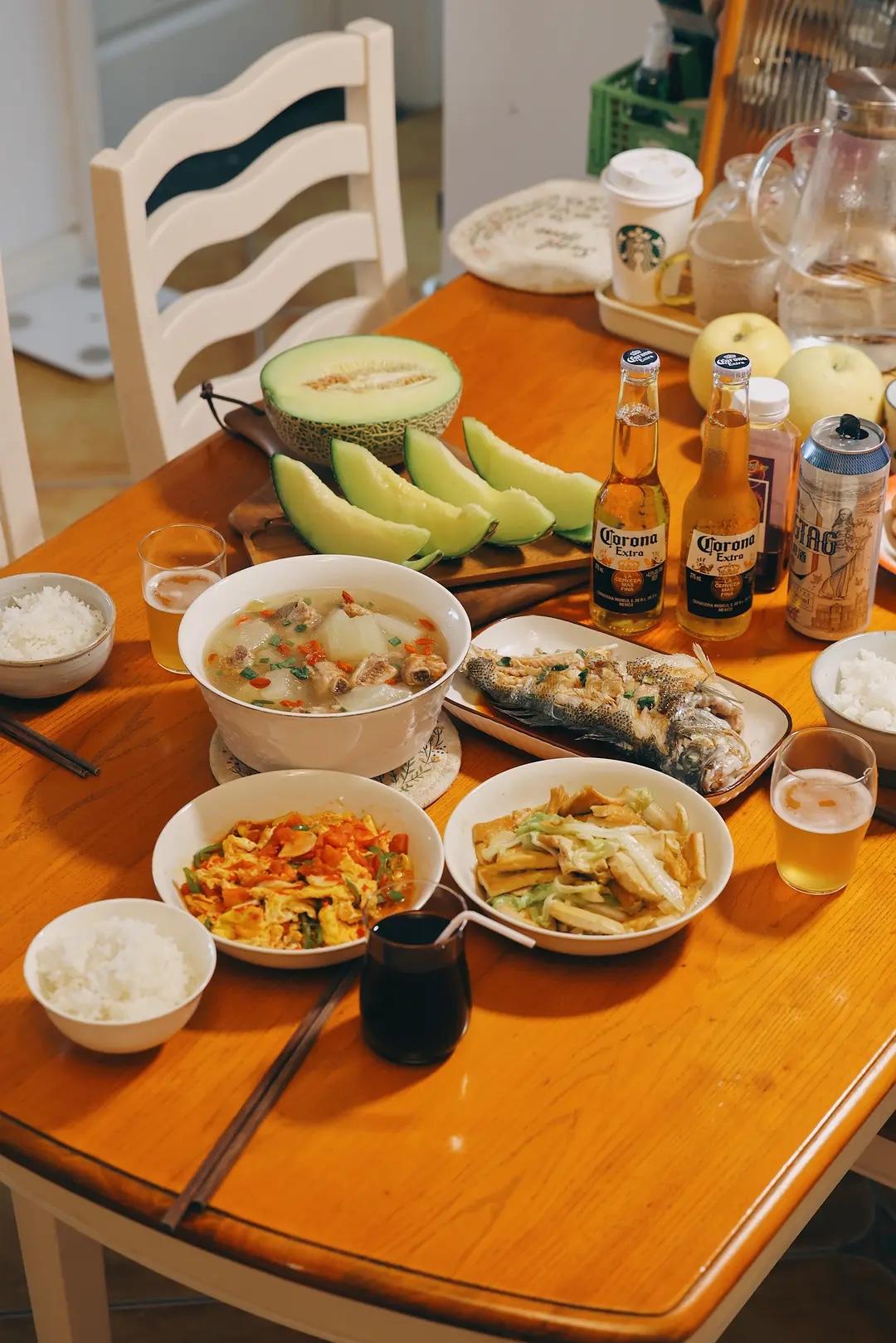 喜欢做饭的人，一定要收藏这20个实用技巧：

1. 蒸饺子15分钟，蒸包子20分