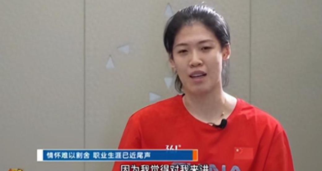 钱再多有什么用？心脏出状况的李盈莹令人心疼，郎平就是前车之鉴。她跟队友调侃“别让