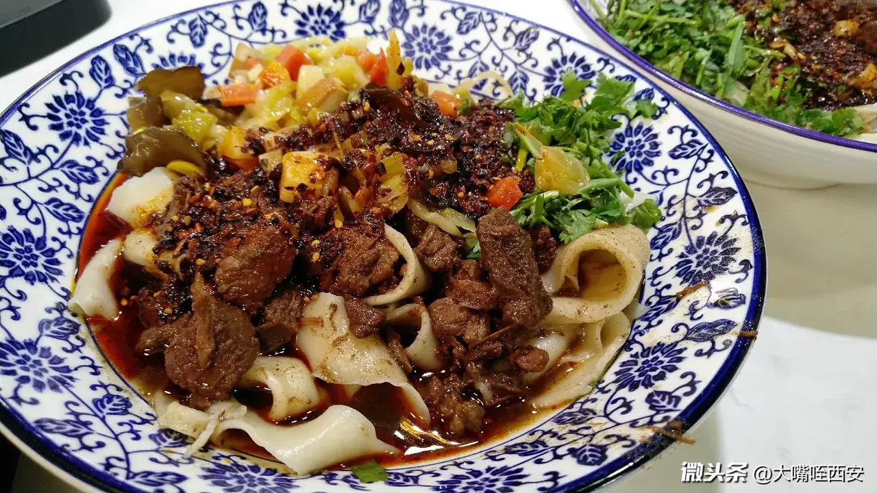 #忘不了的家乡菜# #西安还有什么# 这就是我们西安的味道，山珍海味不如一碗面，