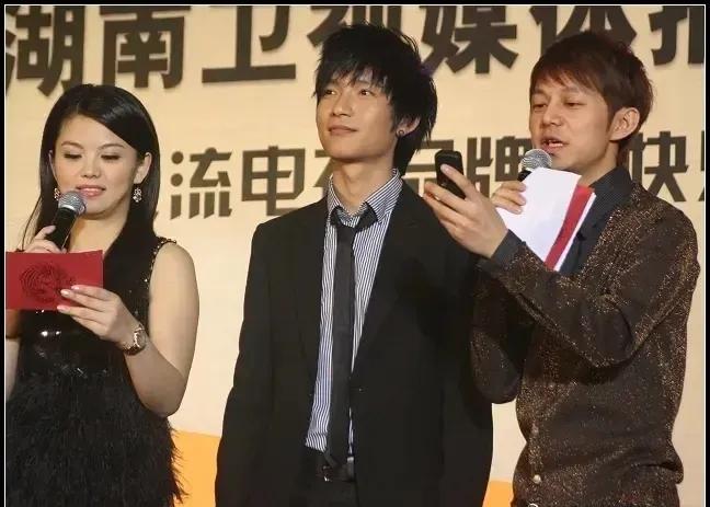 看看陈楚生和芒果的这些年，不胜唏嘘！
有网友翻出了2008年陈楚生在芒果招商会上