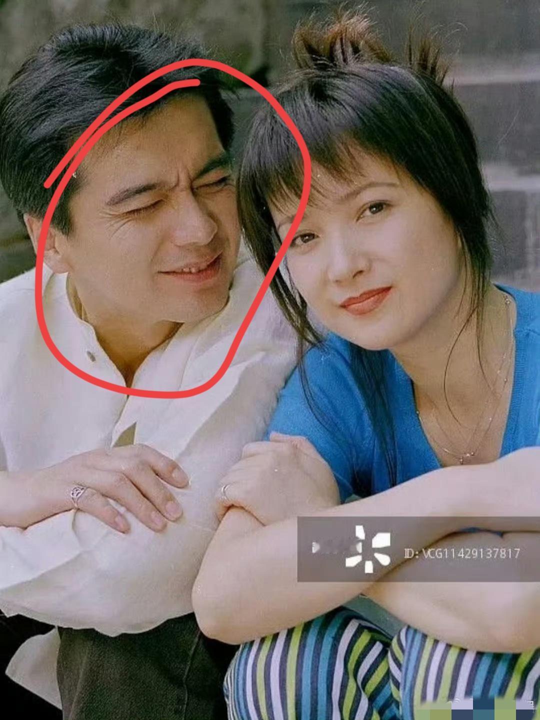 老祖宗的话还是有道理。

眼尾炸花，桃花旺盛。

何晴不顾一切嫁给的三婚老公许亚