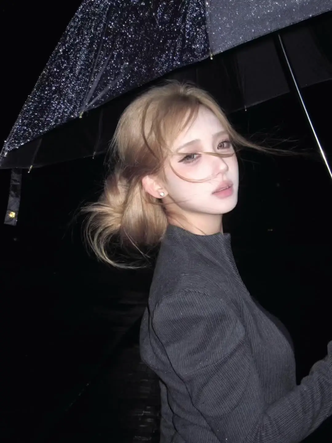 如果泪流满面太明显 那下小雨我们说再见