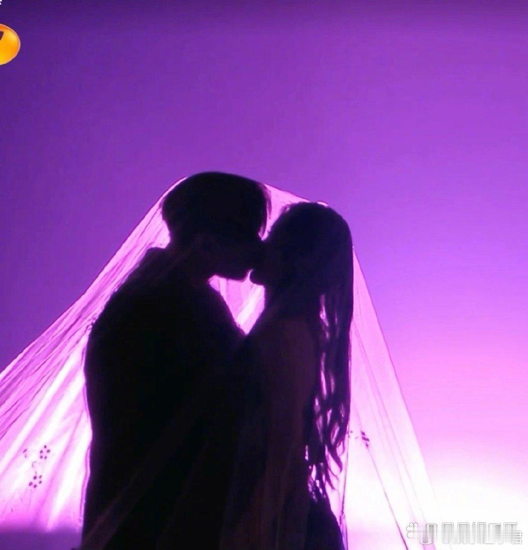 黄子韬徐艺洋亲上了黄子韬徐艺洋合唱《爱错》，温柔对唱藏满满偏爱，头纱拥抱直接把舞