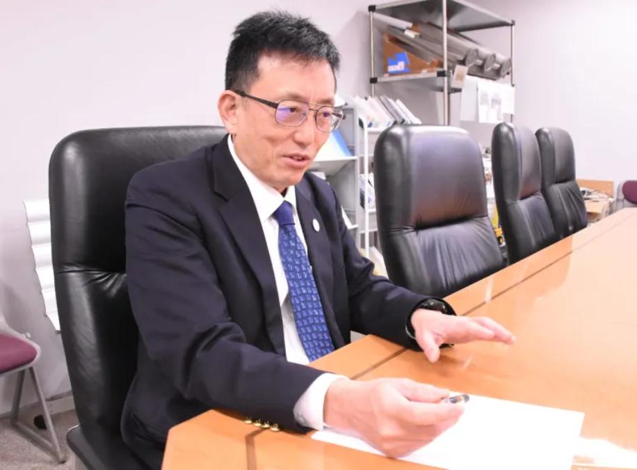 日本稀土专家：获取的唯一途径是和中国搞好关系
日本《共同通信社》记者岩村賢人，与