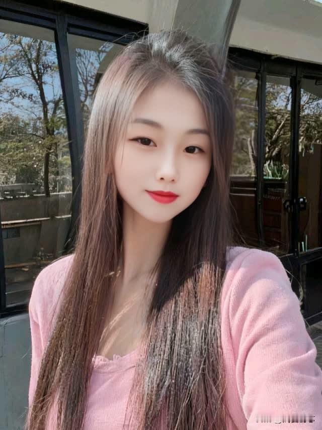 98的我今年28岁了，在广东i从事着不太体面的工作，夜晚12点了也在上班，单身一