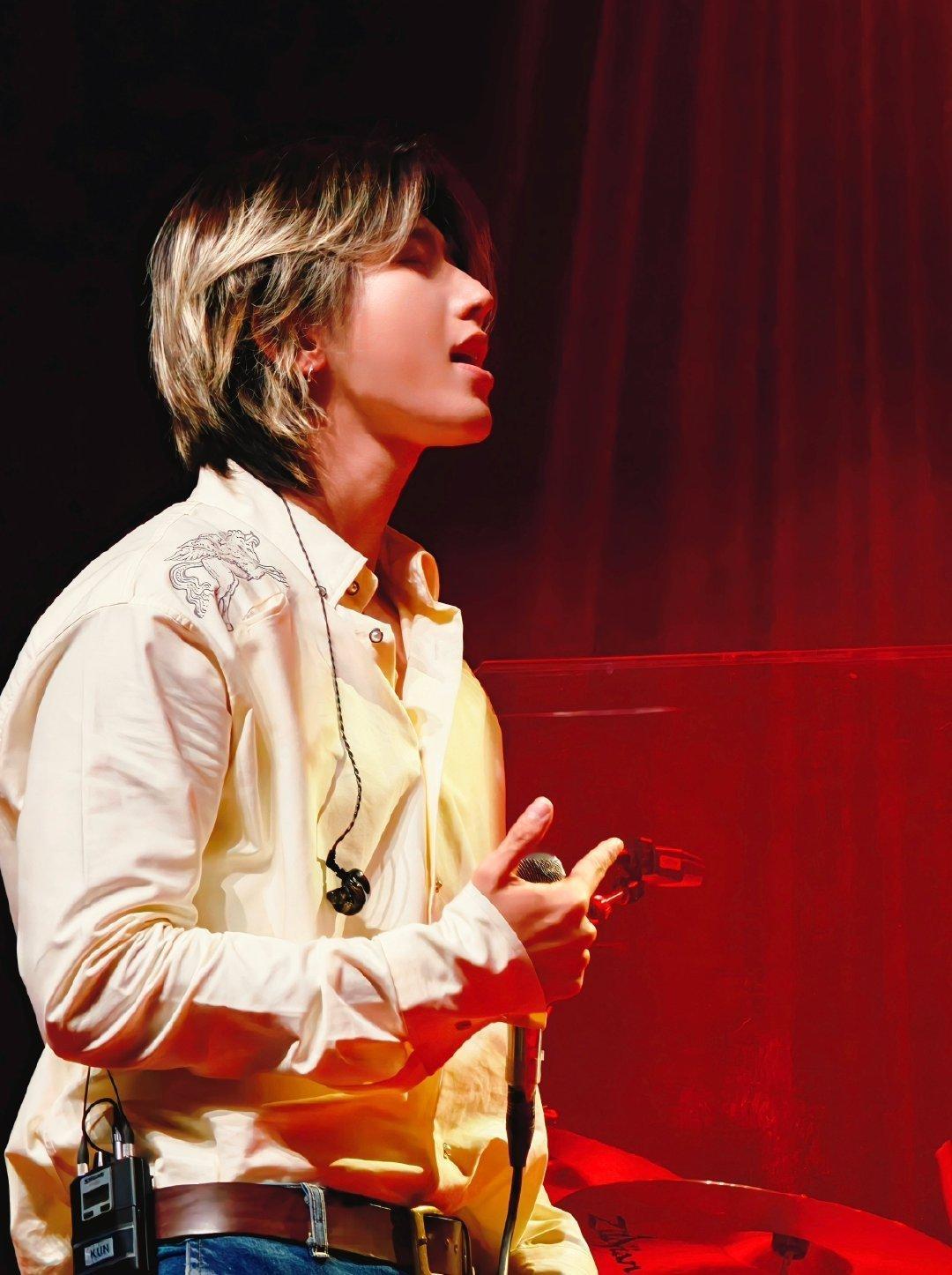 蔡徐坤  cxk蔡徐坤buv全球品牌代言人 cxk蔡徐坤柳丝木品牌全球代言人 你