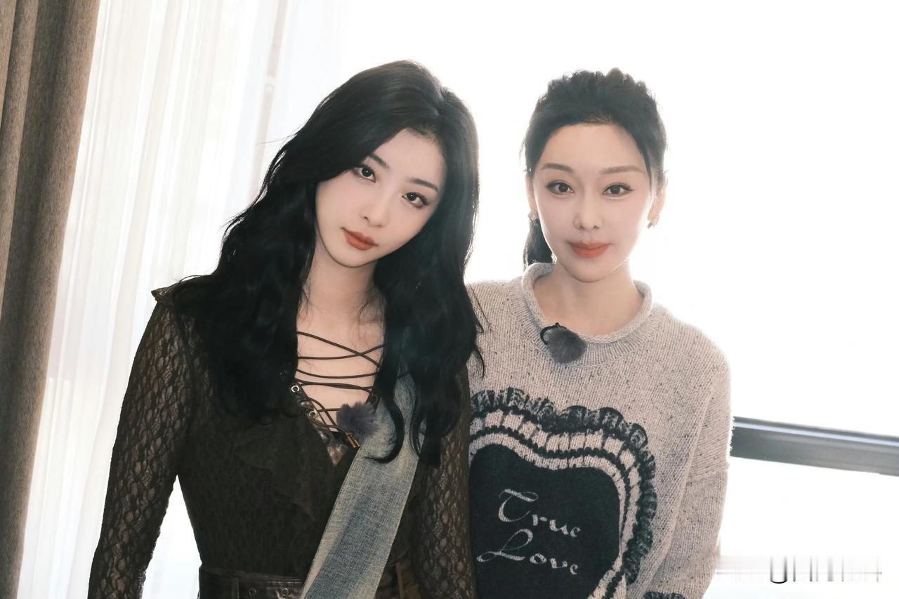 这年头妈妈女儿都开始混淆了[捂脸]！
谁能想到这是母女俩？赵小棠带妈妈上综艺，妈