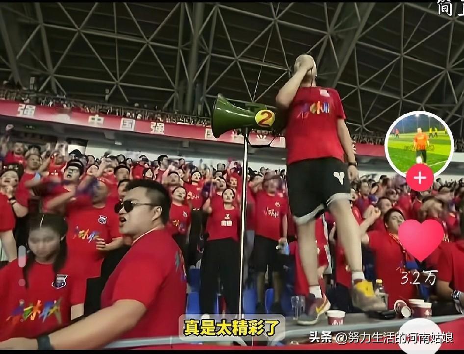 10月7号晚的苏超淘汰赛太劲爆了！南通队主场把淮安队踢了个5-0，直接冲进四强。