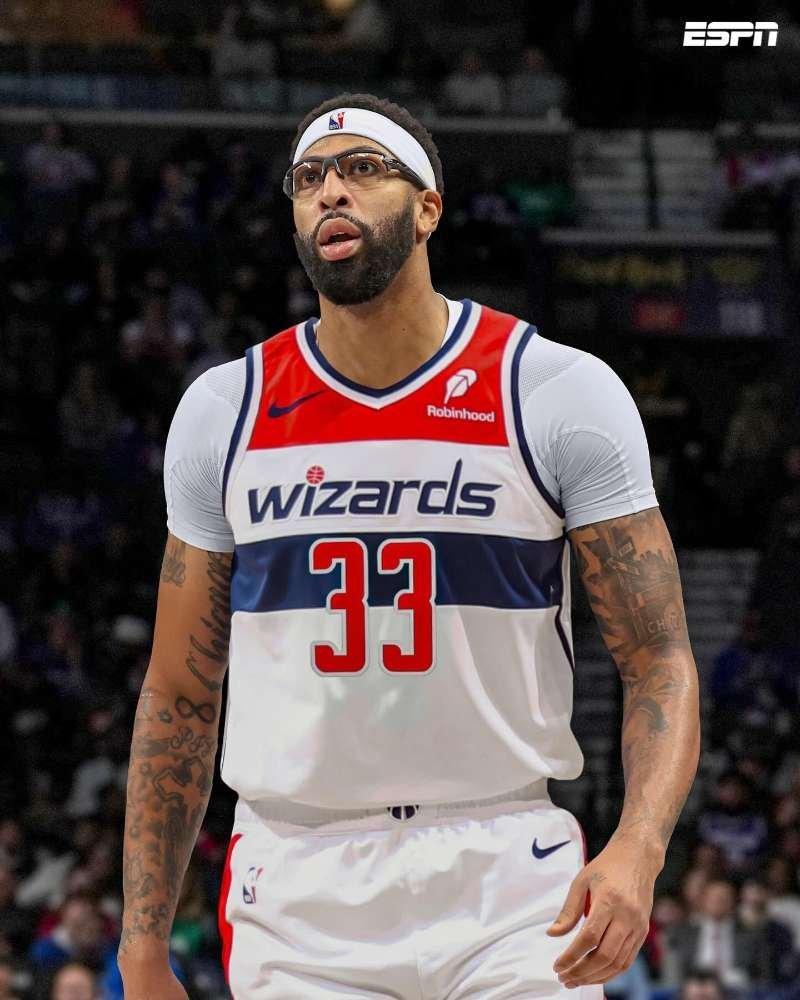 独行侠奇才交易短短一年时间，戴维斯相继被湖人、独行侠扫地出门。一年以前还在对湖人