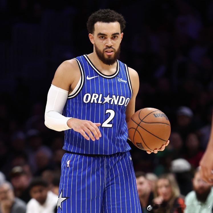 Shams：据ESPN消息人士透露，夏洛特黄蜂队将泰厄斯·琼斯交易至达拉斯独行侠