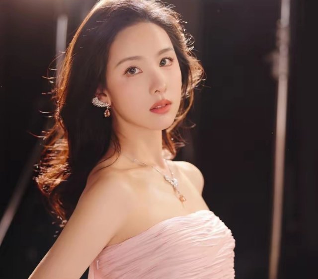 陈都灵为什么没成为顶流？原因很简单，不是她不够美，也不是她没女主命，而是她太“贪