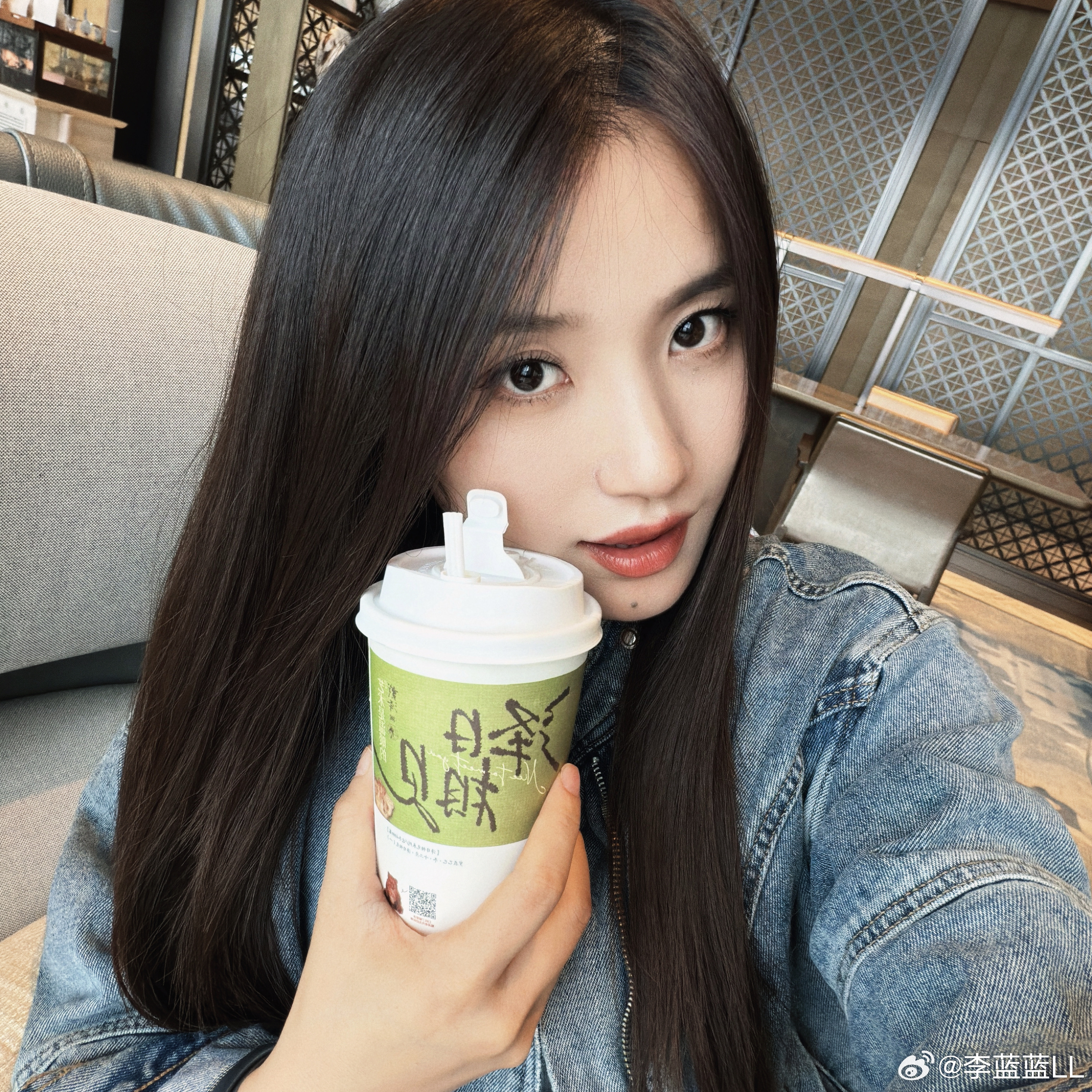 离开长沙之前喝个茶颜悦色吧……毕竟上一次喝还是五年前了。味道是一样的味道，但是感