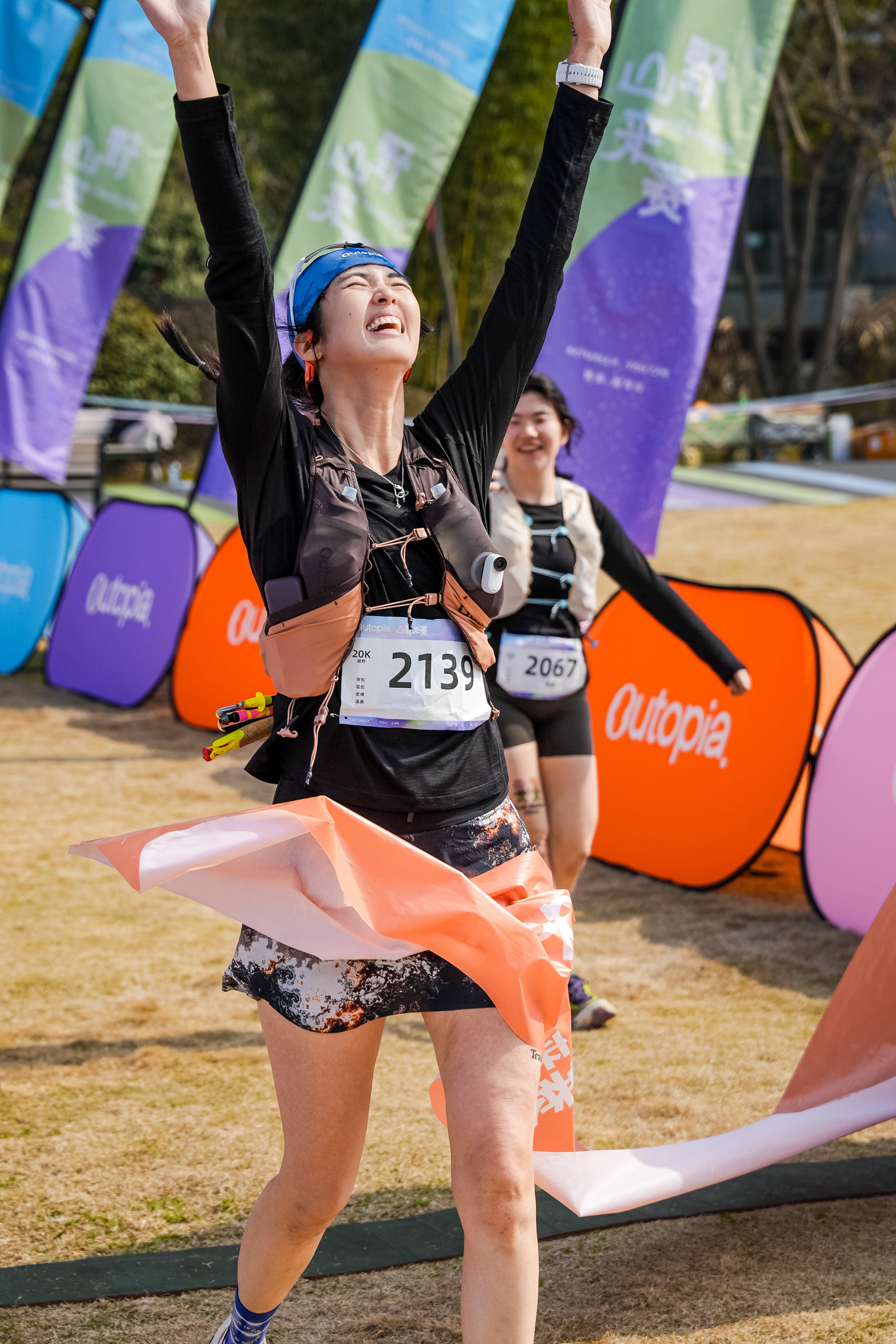 说实话，中间很多次都在怀疑自己。腿很沉，坡很长，终点好像怎么都看不到。有一段真的