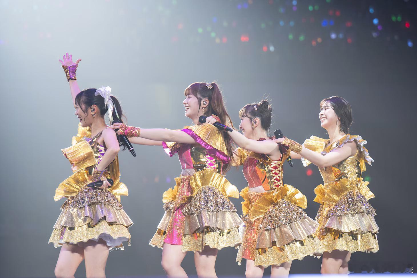 超特急桃色幸运草Z首次合作 与超特急 冠名节目《VS.超特急》联动的live活动