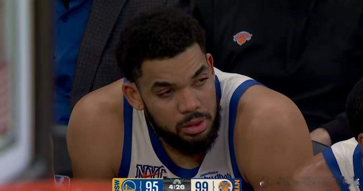 尼克斯当家中锋唐斯真是太惧怕身体对抗了！在今天尼克斯主场以110：107战胜勇士