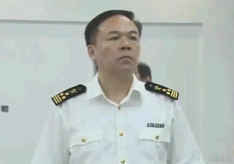 即墨海关关长陈玉明，今日官宣落马。陈供职青岛海关系统，先任菏泽海关关长，后又任即