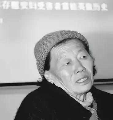 13岁少女被日军施暴留下的那些刻进骨头里的伤痛，79岁时在生命最后时刻，含着泪把