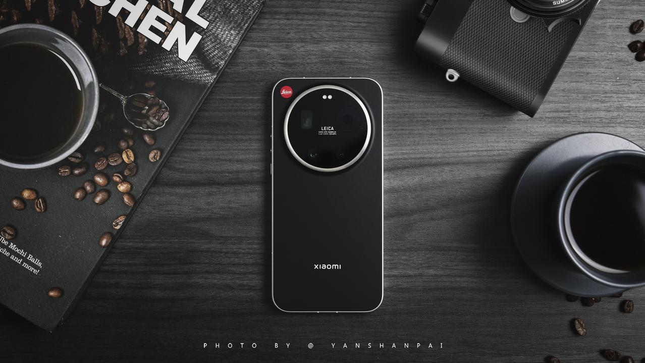 海外版小米17Ultra的黑银配色是不是很酷？别着急，咱国内也同步首发了，这里先