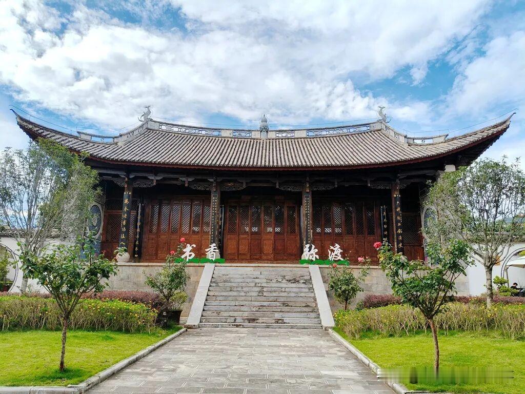 谁也没料到《小河淌水》的故里，这次在体教融合领域闹出了不小的动静。
9月27日正