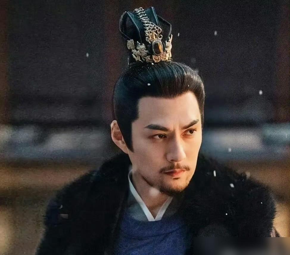 张凌赫疯了？上一部戏1200万，到《逐玉》直接砍到350万。
 
他和田曦薇加起