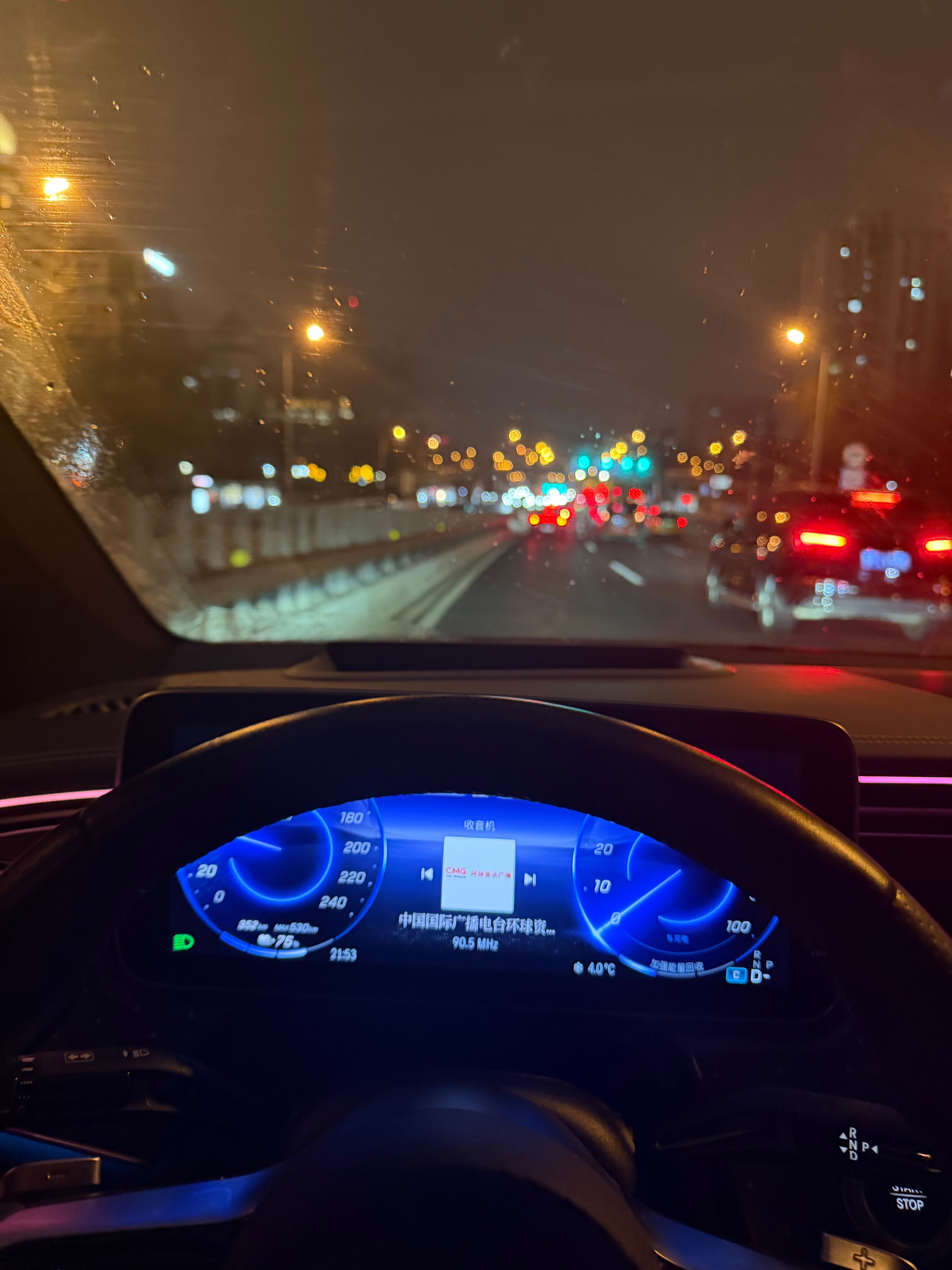 真是少见，西二环晚上十点竟然不堵车看来这人都没回来呢啊 北京·北京金融街