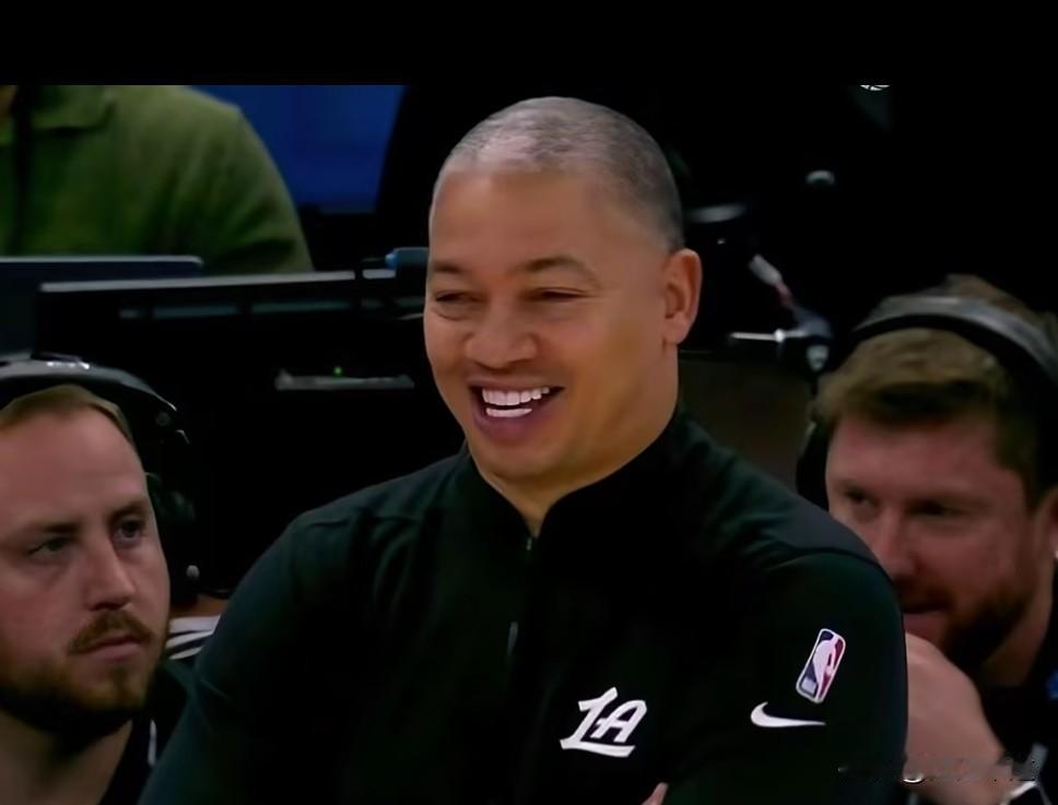 泰伦卢今天终于使用死亡五老阵容创NBA记录！
哈登、博格丹、巴图姆、保罗、大洛佩