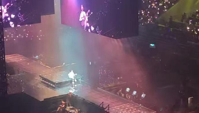 李宇春白素贞 谁被李宇春的选曲戳中了！童年与青春的联动太绝，现场粉丝也太幸福，真