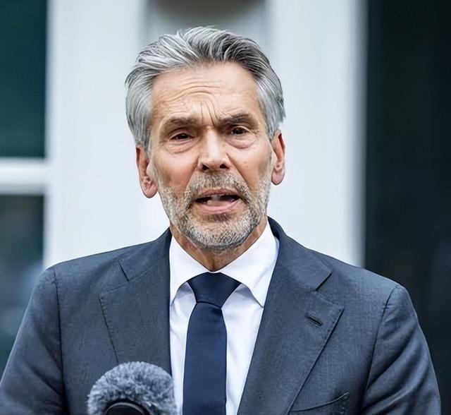 据报道，荷兰官员在强行接管安世半导体问题上认错，经济部长文森特·卡雷曼斯在内部会