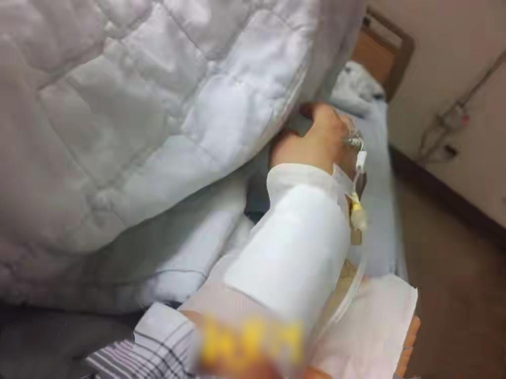 顺产后漏便不止，医生拉黑家属，病历里藏着什么惊天秘密？

咱们常说，生孩子那是过