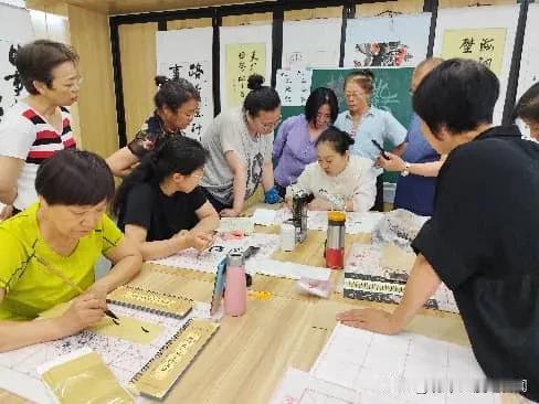 万柏林区玉园南社区: 一站式养老服务 点亮社区老年幸福生活

万柏林区玉园南社区