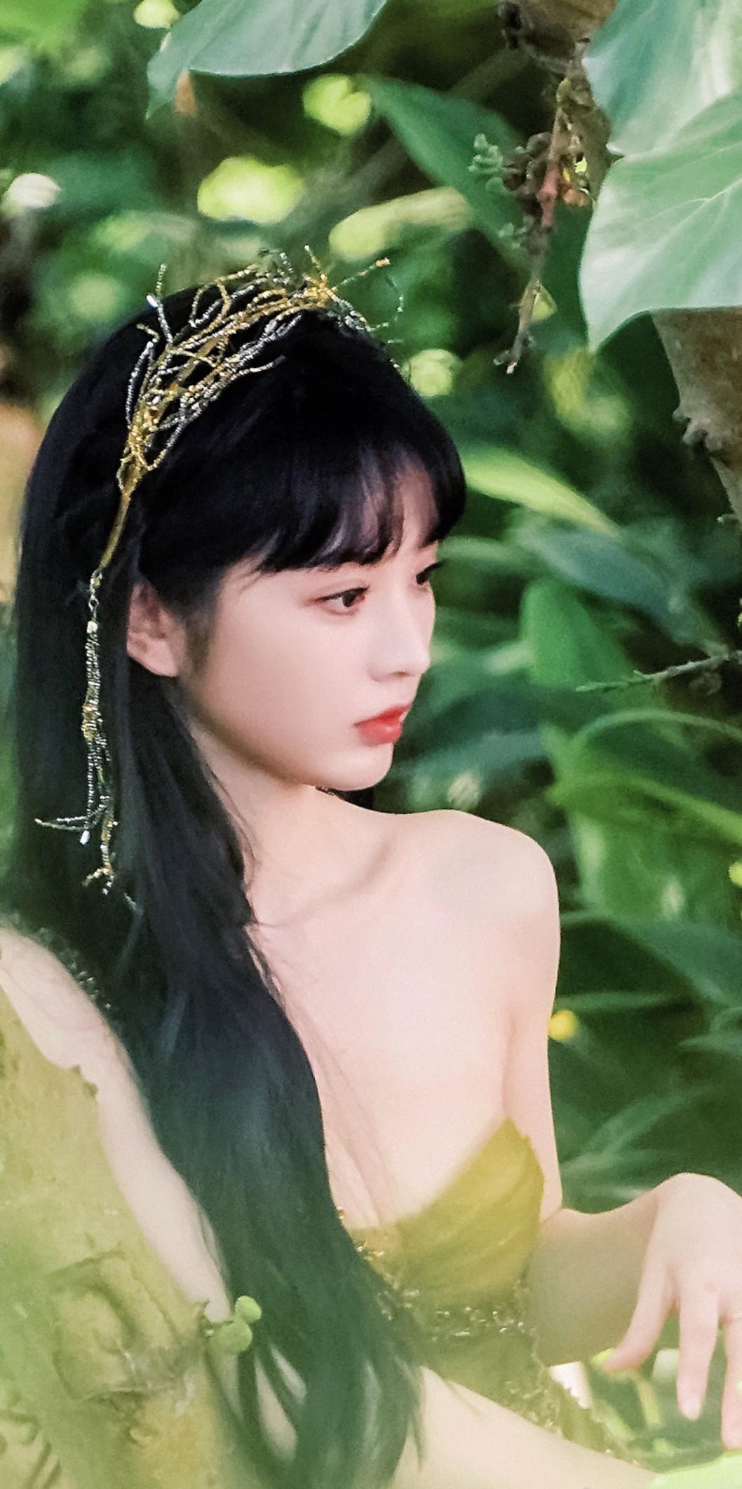 田曦薇壁纸精选：迷人的森林精灵